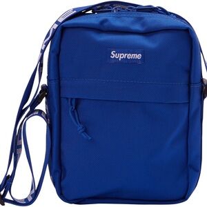 Supreme Shoulder Bag in Royal